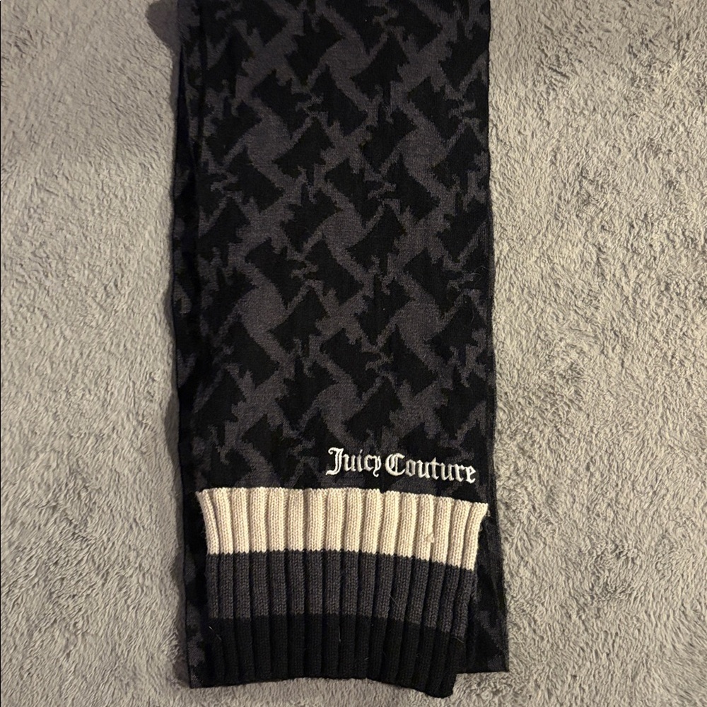 Vintage Juicy Couture Black and Cream Knit Scarf